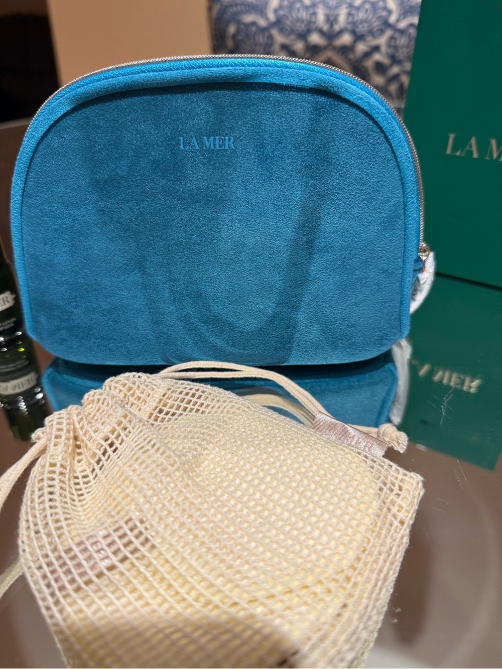 La Mer Luxury Skincare Bundle + Teal Velvet Cosmetic Pouch - Picture 3 of 4